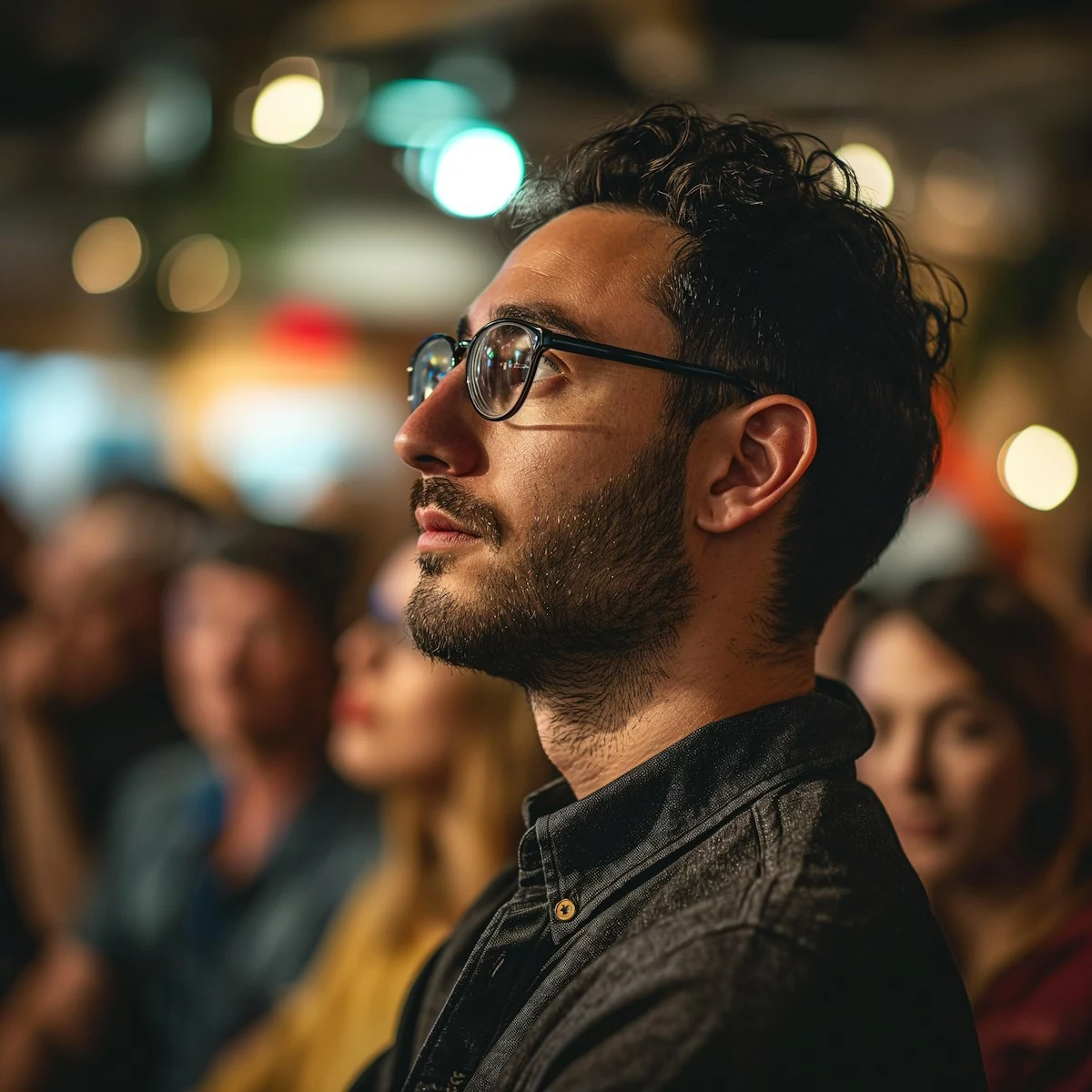 Emprendedor participando en un encuentro empresarial